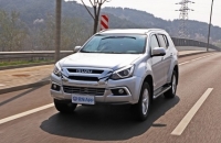 Isuzu Ranger 2022 года бензиновой версии 2.0T с 8AT более уверенный