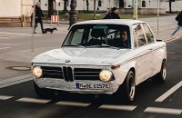 Эксклюзивный BMW 2002 года возрождается благодаря баварским Econs и Tesla